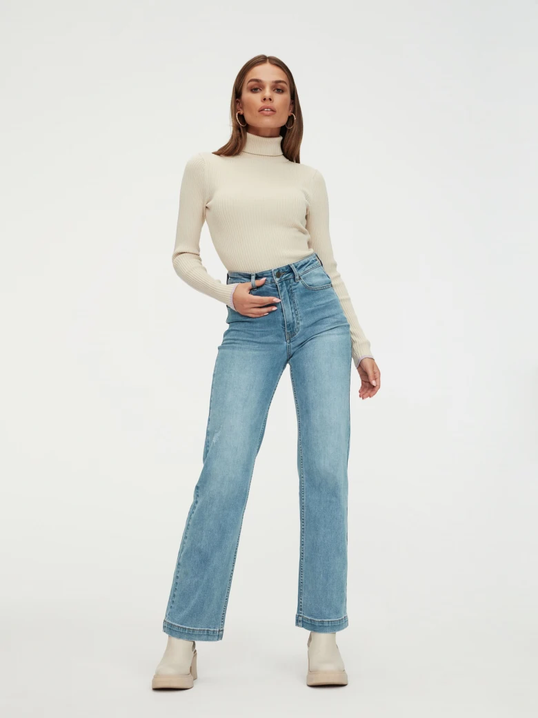 Beige sweater with a cutout on the back