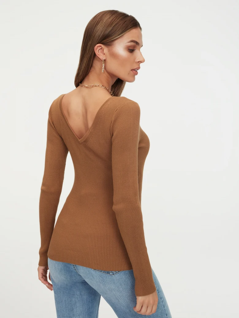 Brązowy dopasowany sweter