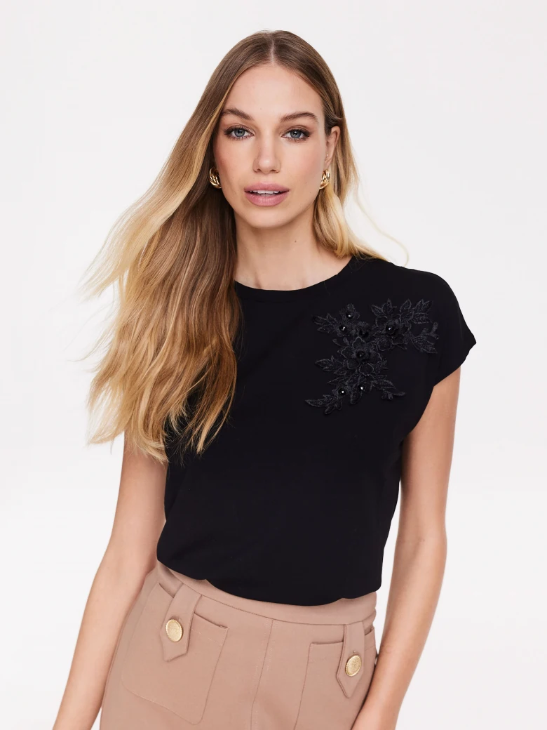 Black blouse with short sleeves and patch applique
