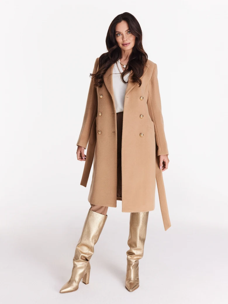 Caramel coat with double-breasted fastening