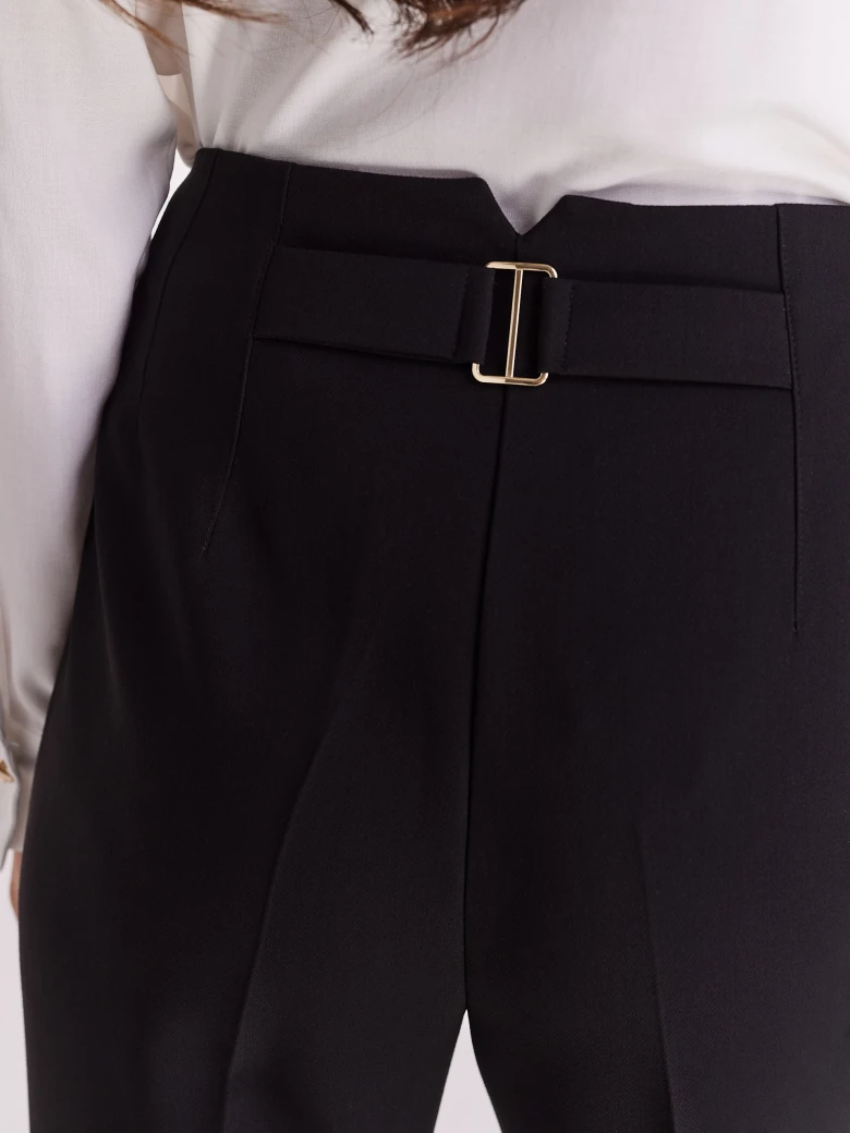 Classic black high-waisted cigarillos