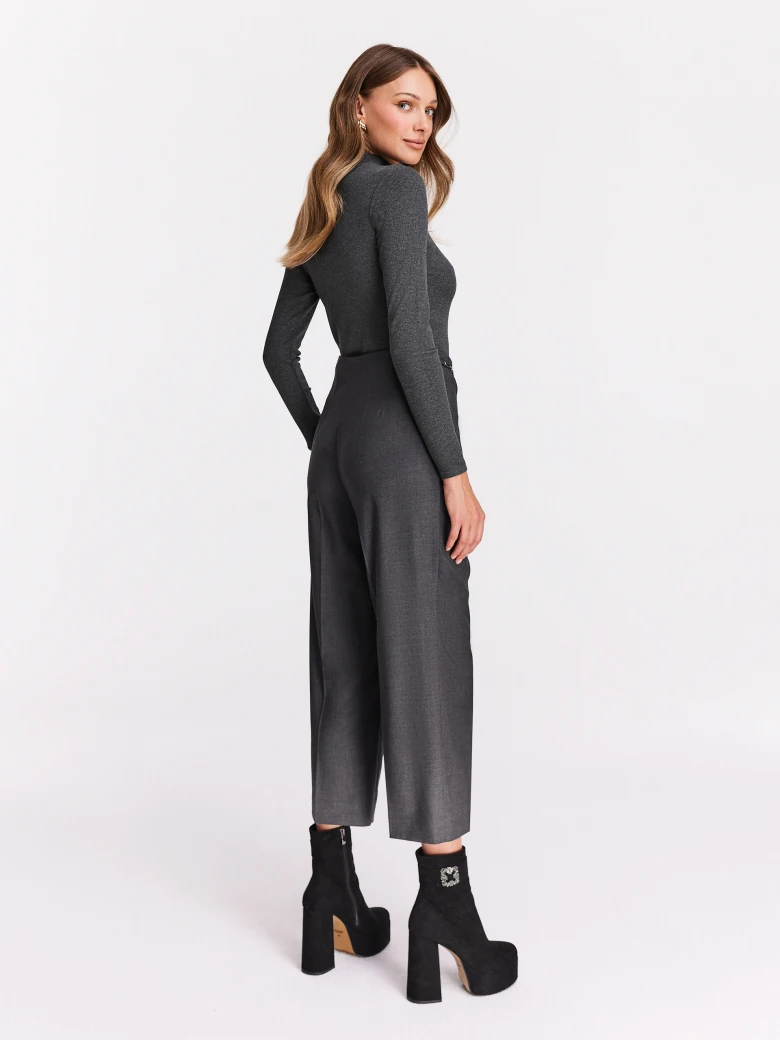 Szare spodnie culotte