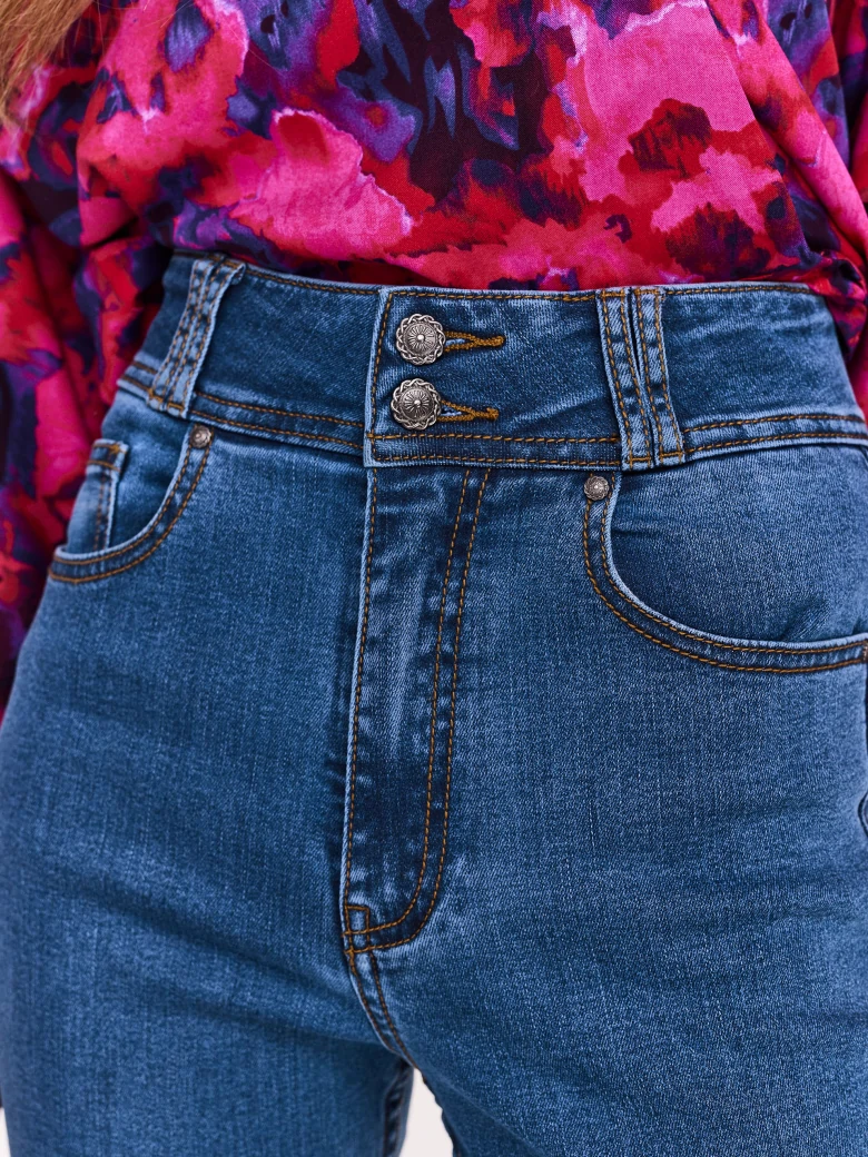 Fitted high-waisted denim pants