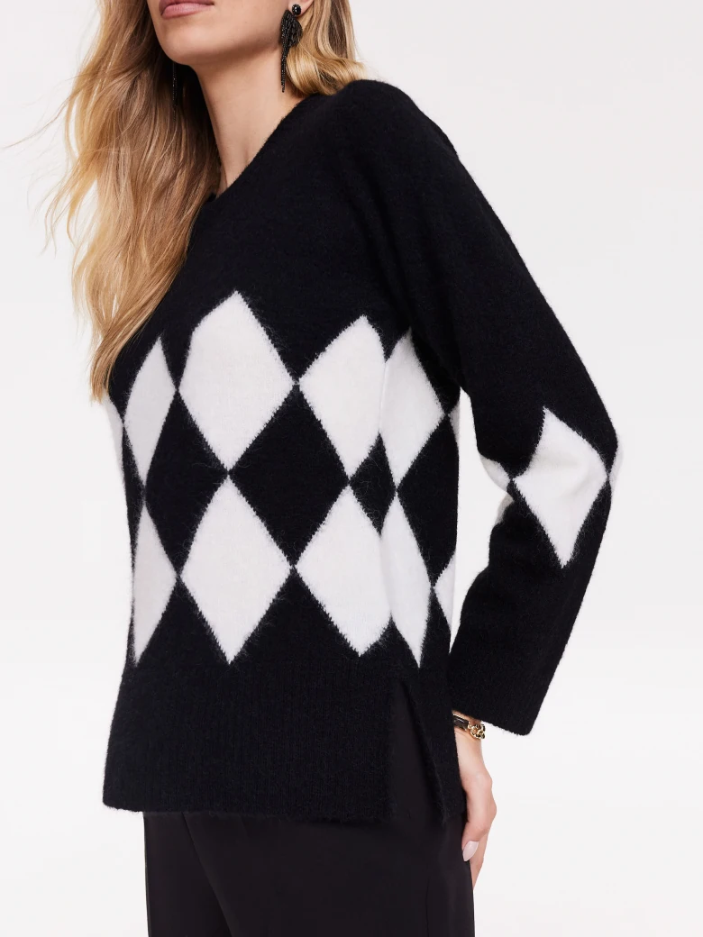 Black oversize sweater in diamonds