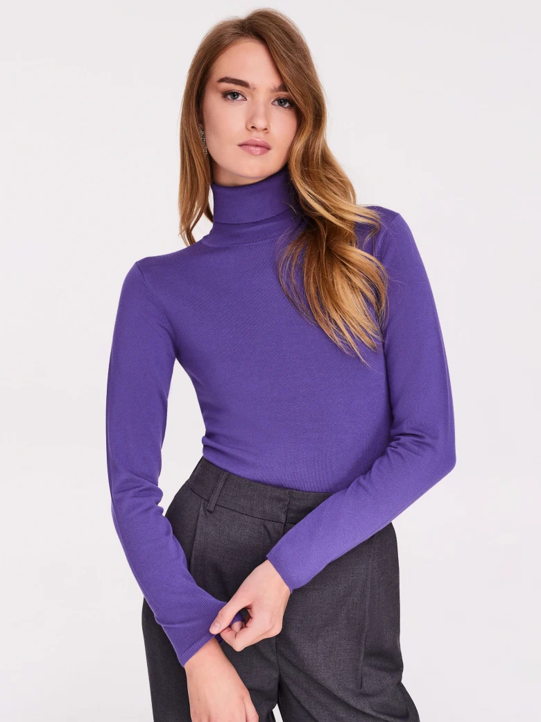 Matching purple viscose turtleneck