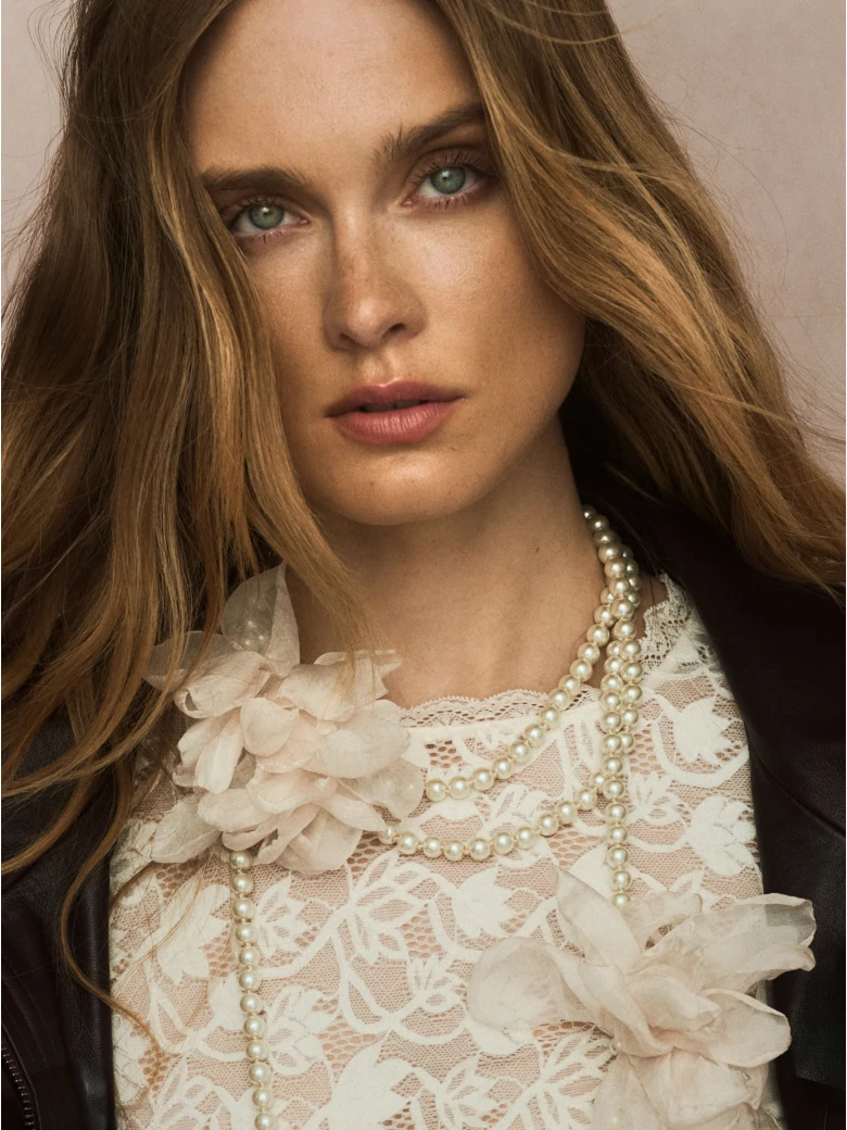Fitted lace blouse in ecru