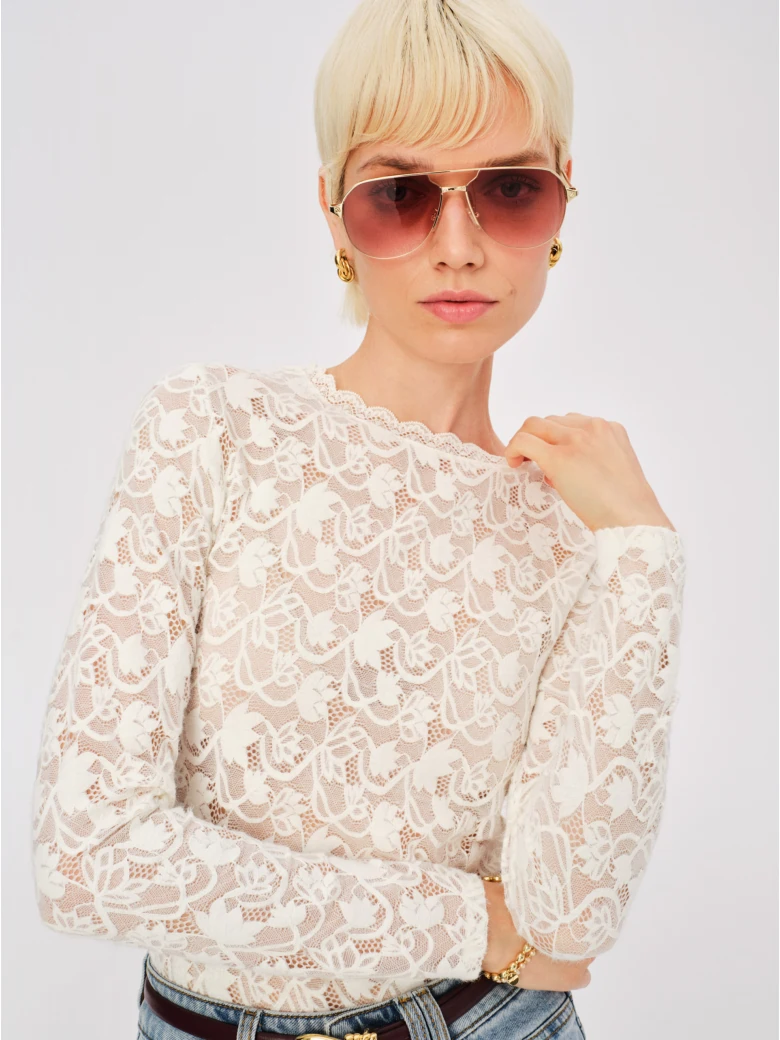Fitted lace blouse in ecru
