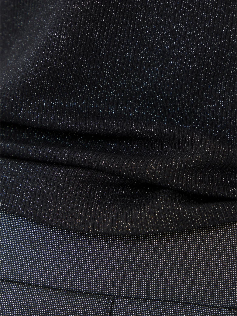 Fitted black sleeveless blouse