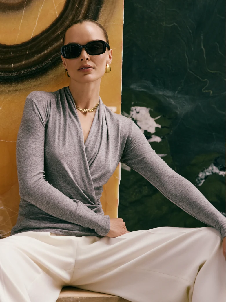 Gray envelope blouse with wool and cashmere blend