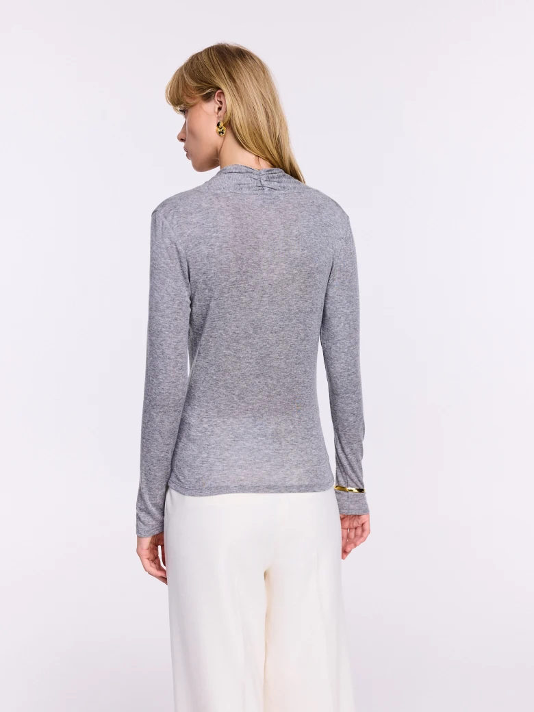 Gray envelope blouse with wool and cashmere blend