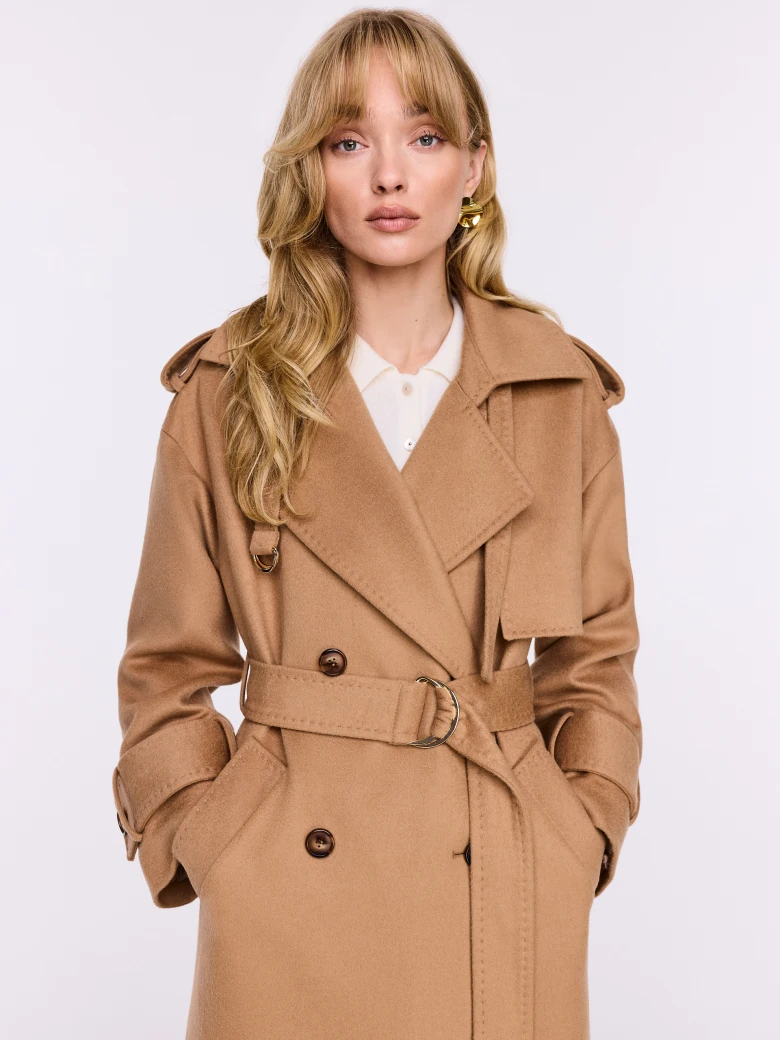 Elegant caramel coat made of wool