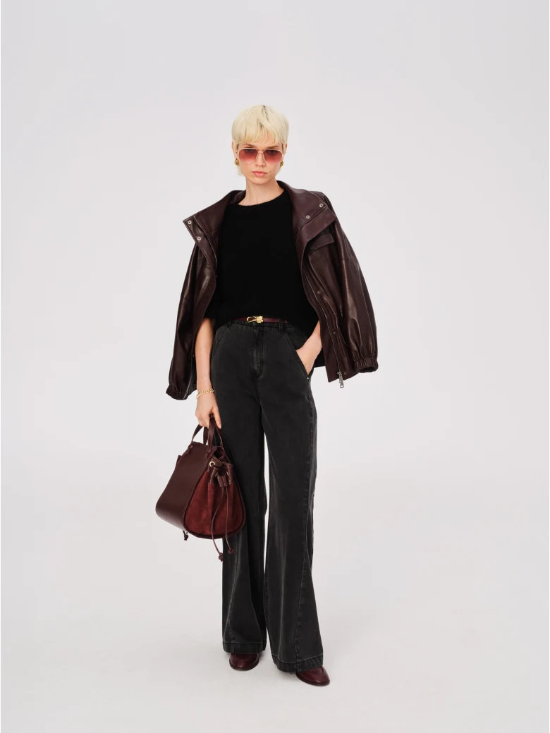 Czarne spodnie jeansowe typu wide leg