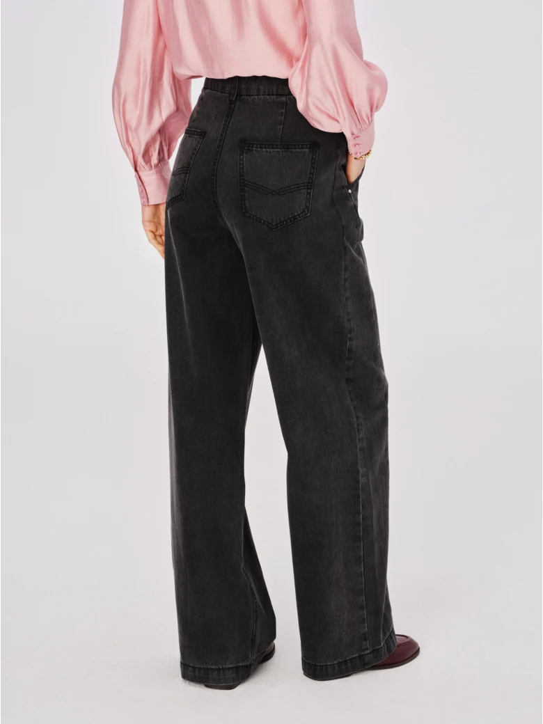 Czarne spodnie jeansowe typu wide leg