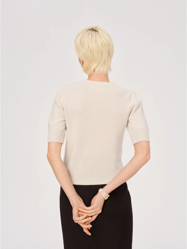Creamy short-sleeved sweater made of wool with cashmere