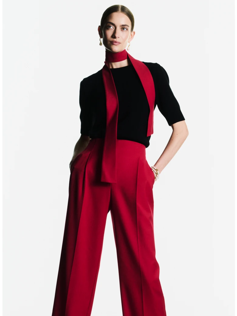 Black short-sleeved sweater made of wool with cashmere