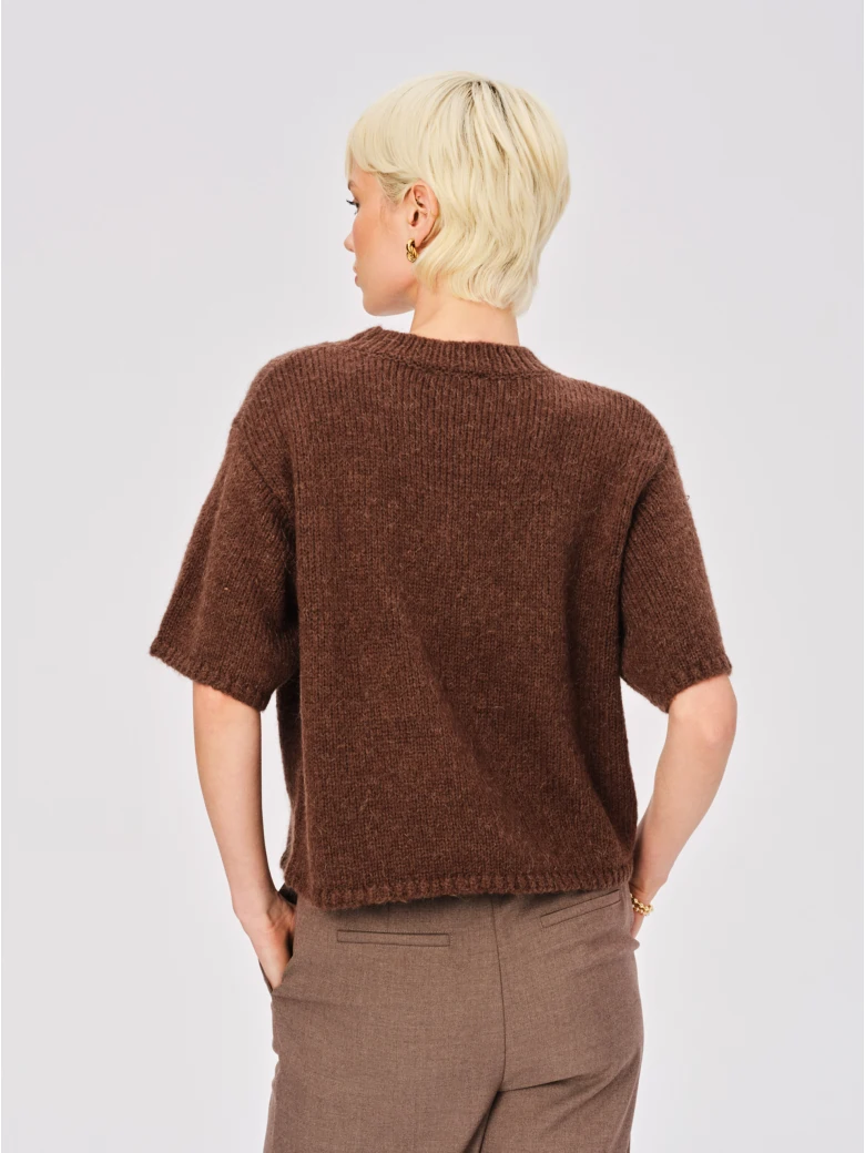 Brown loose-fitting short-sleeved sweater