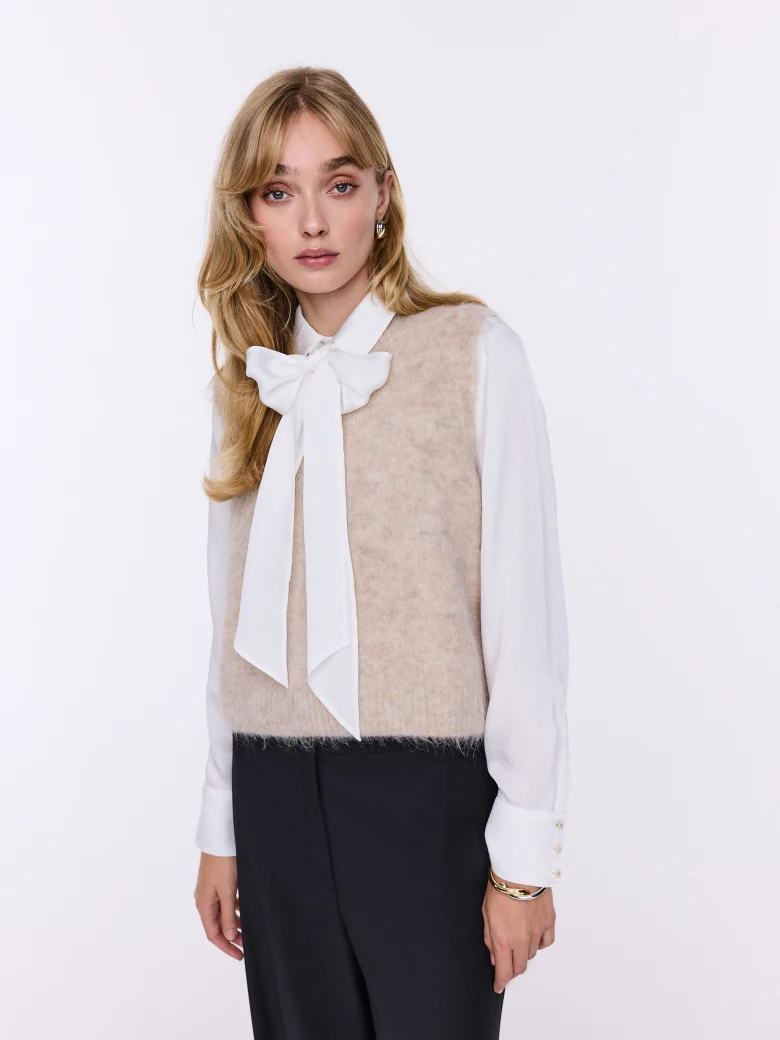 Beige knitted vest with alpaca wool