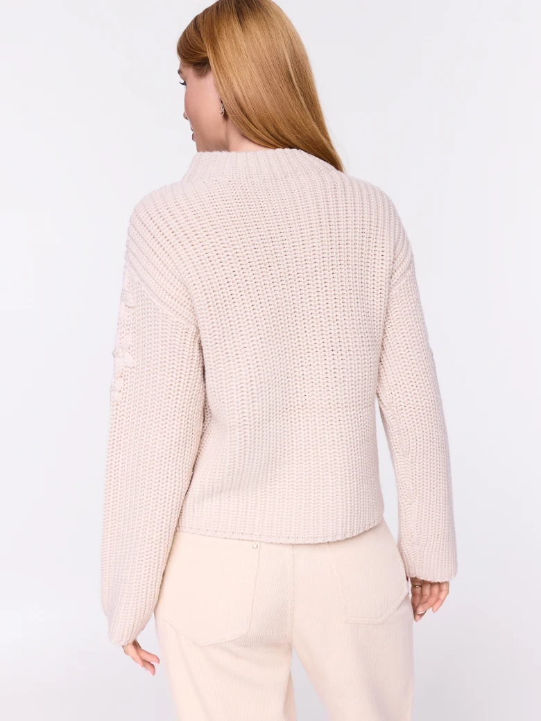 Beige wool sweater with decorative flowers