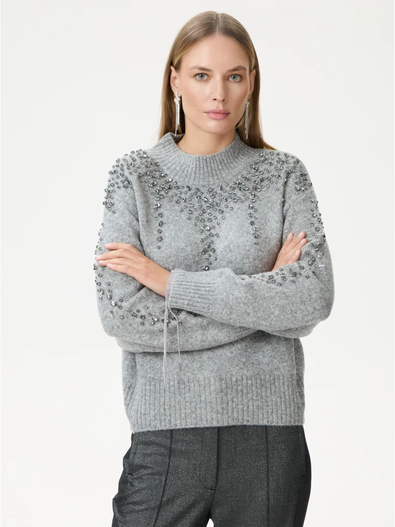 Gray wool sweater embroidered with crystals