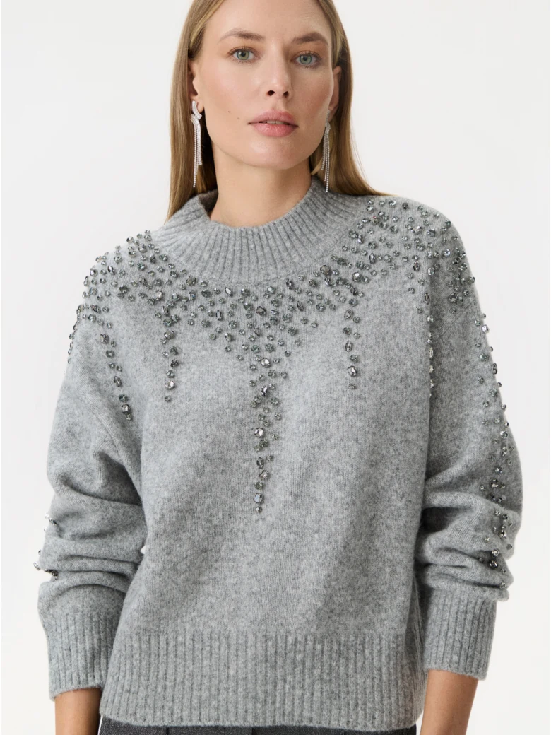 Gray wool sweater embroidered with crystals