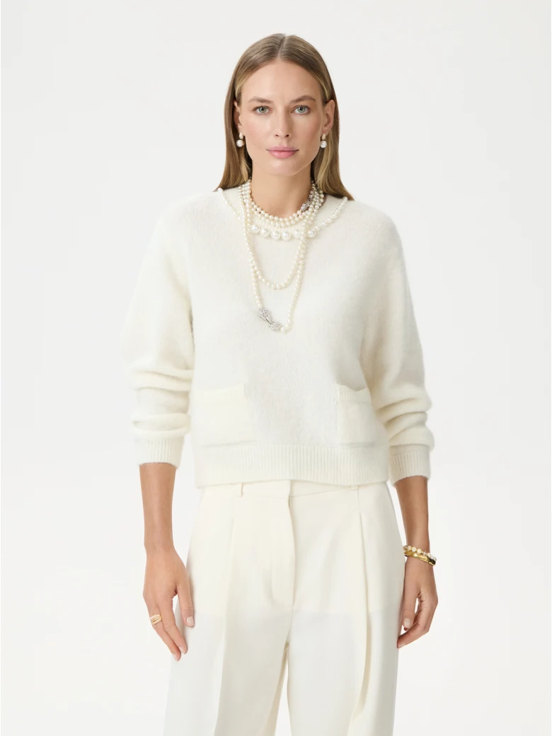Creamy sweater with pearls and pockets