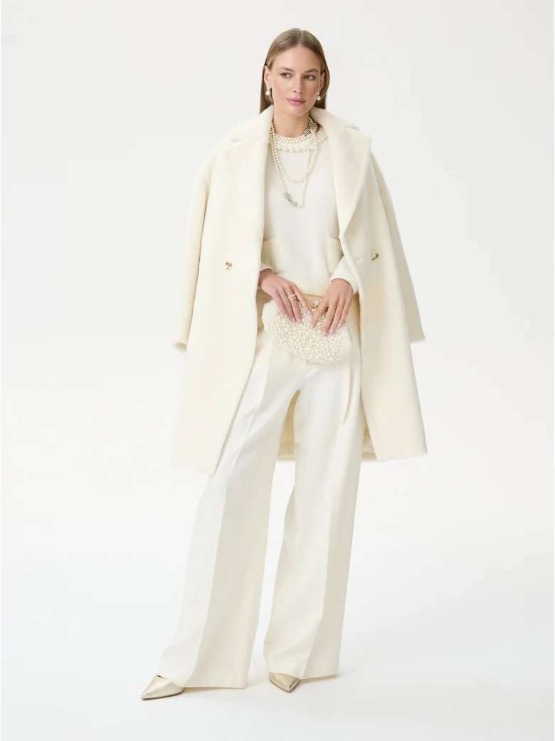 Creamy sweater with pearls and pockets