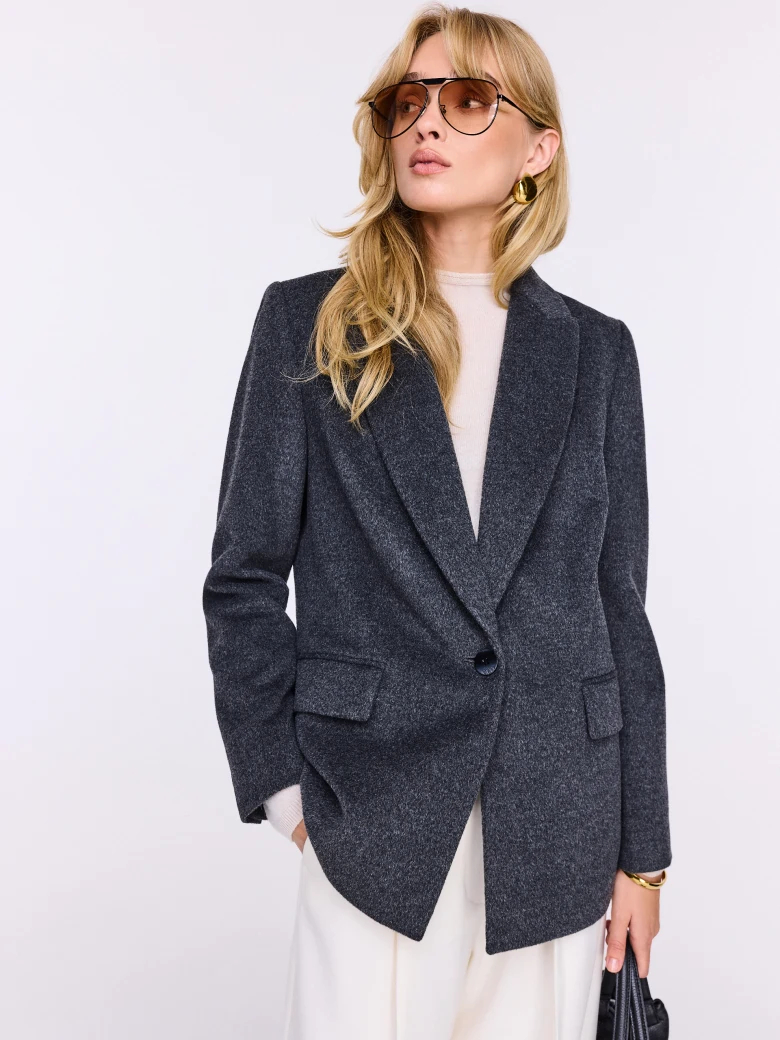 Elegant wool jacket with a classic cut