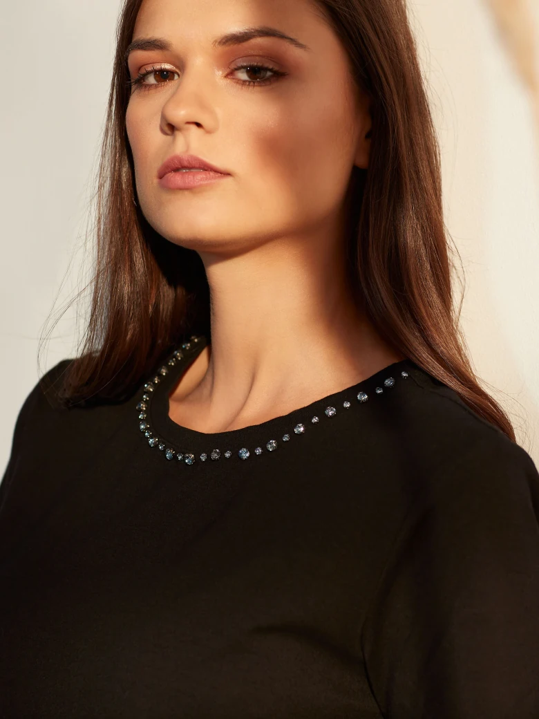 BLOUSE WITH APPLIQUE AT NECKLINE