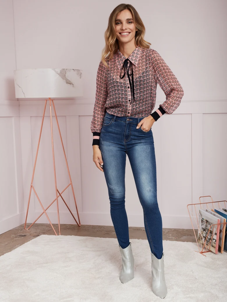 BLOUSE WITH BINDING AT THE NECK