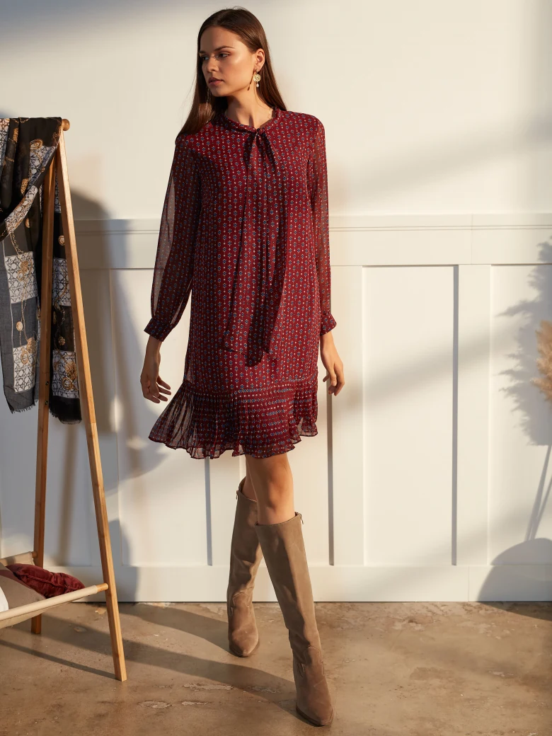 DRESS WITH A RUFFLE AT THE BOTTOM