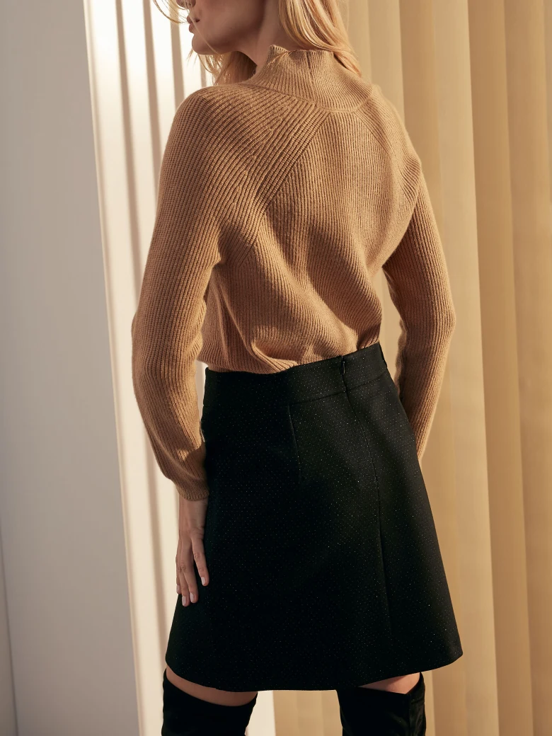RIBBED KNIT SWEATER