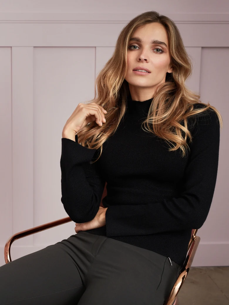 SWEATER WITH HALF-GOLF