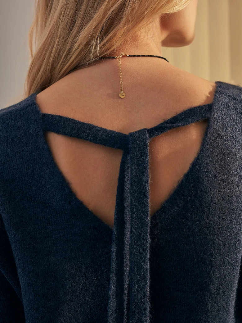 SWEATER WITH BACK NECKLINE
