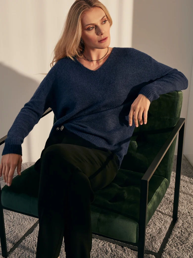 SWEATER WITH BACK NECKLINE