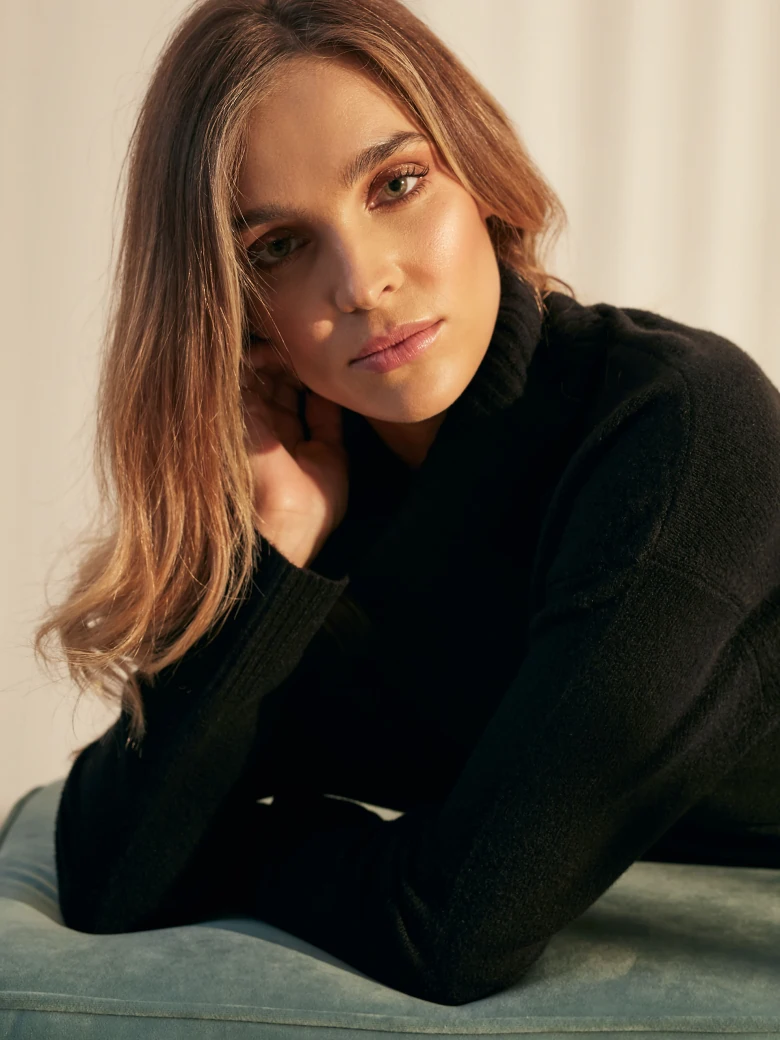 TURTLENECK SWEATER