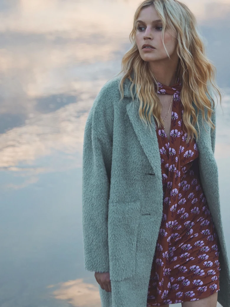Brązowa sukienka mini w stylu boho