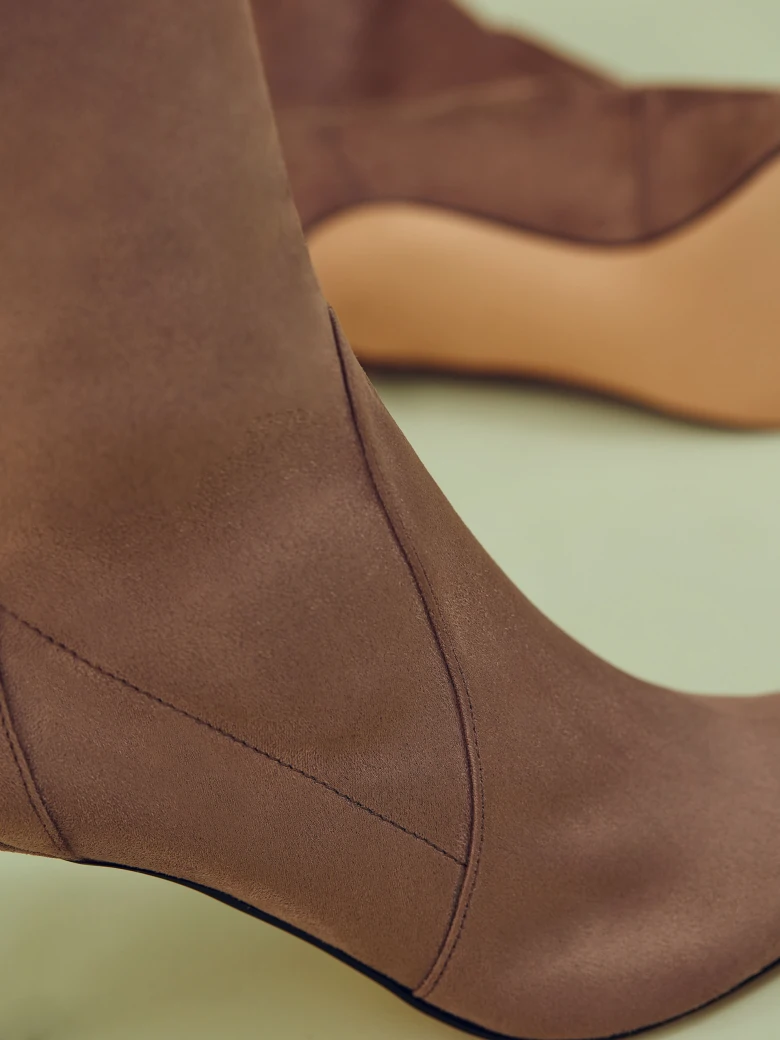 BEIGE BOOTS
