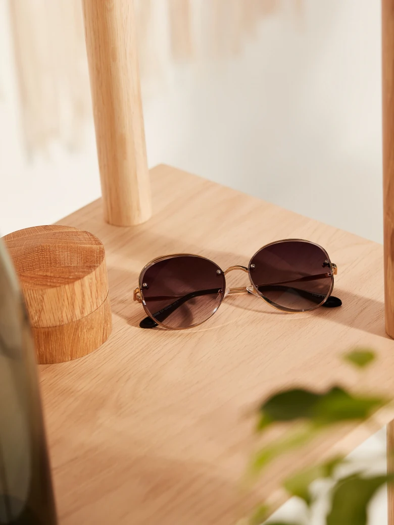 SUNGLASSES