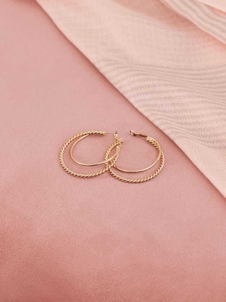 GOLD-PLATED CIRCLE EARRINGS