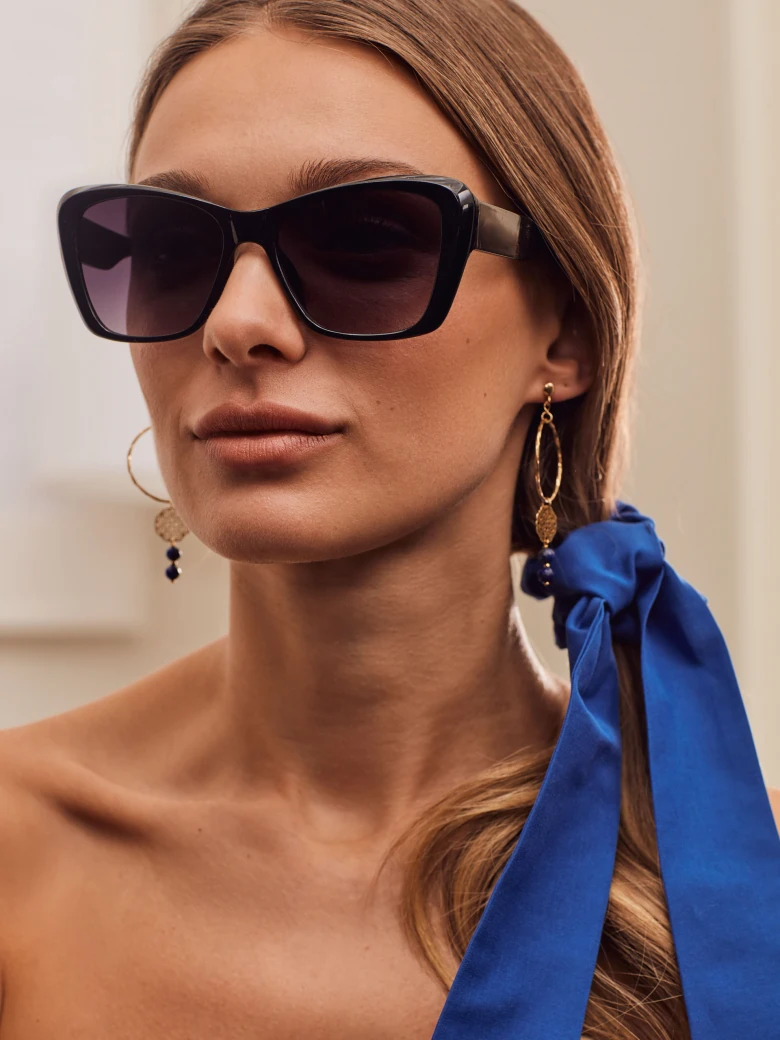 BLACK SUNGLASSES