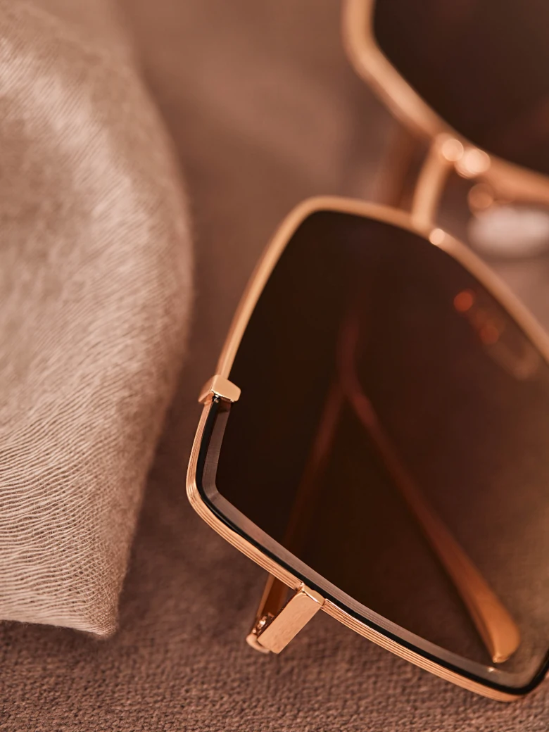 LARGE GLASSES WITH GOLD FRAMES