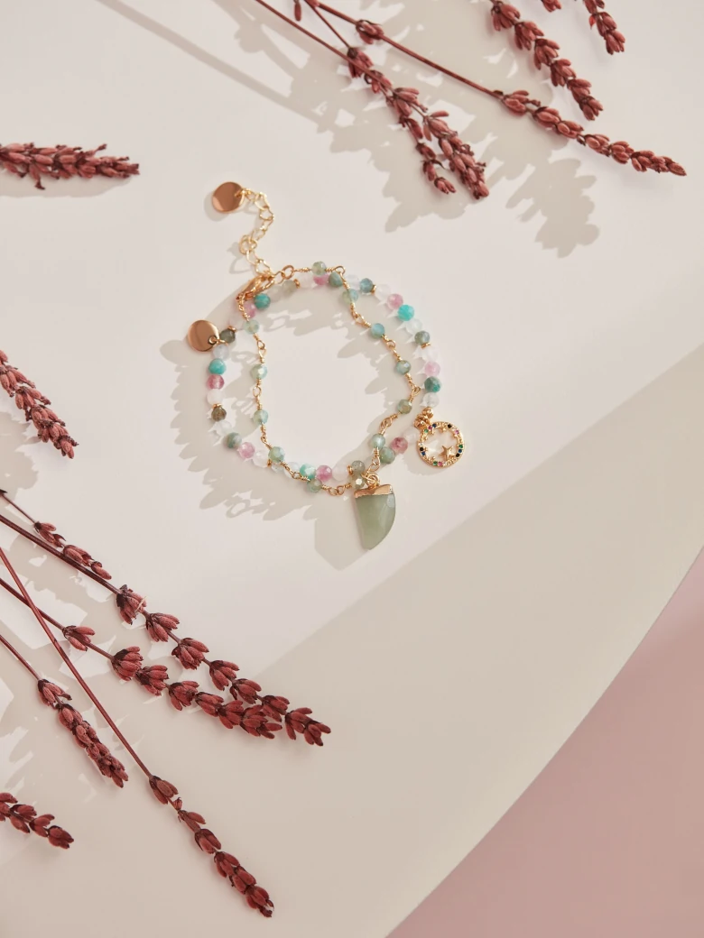 SET OF BRACELETS WITH NATURAL STONES