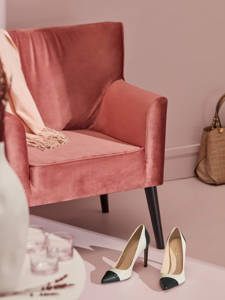 BLACK AND BEIGE STILETTO PUMPS