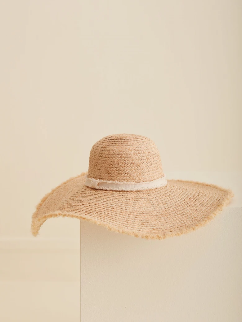 STRAW HAT WITH WHITE SASH