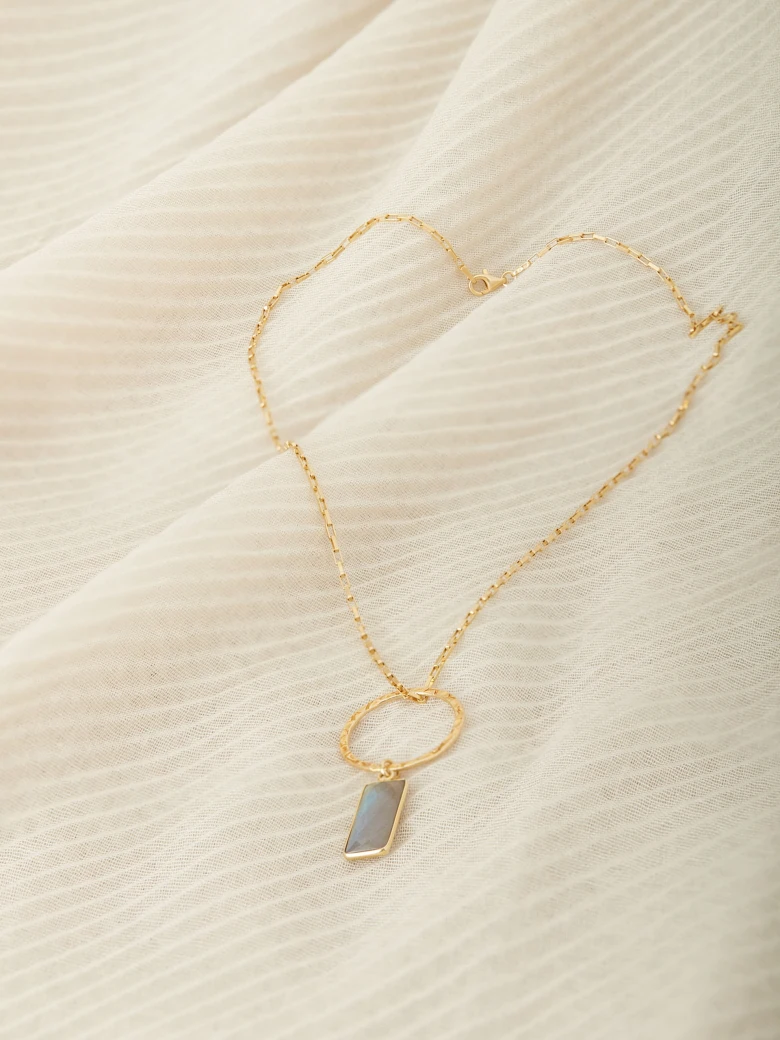 GOLD PLATED NECKLACE WITH LABRADORITE