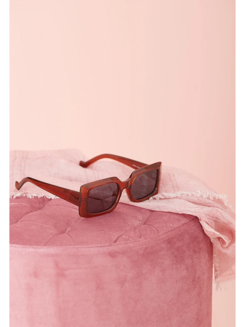 BROWN SUNGLASSES