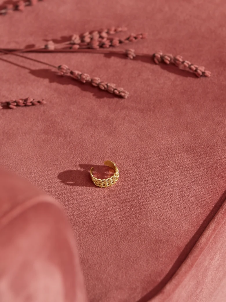GOLD-PLATED RING WITH CHAIN MOTIF