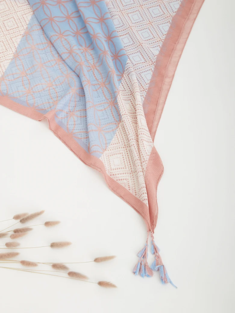 MULTICOLORED SCARF WITH TASSELS