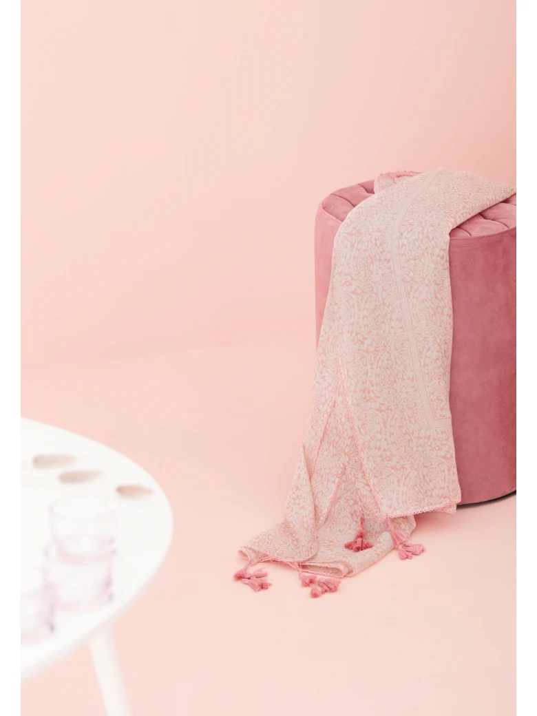 SCARF WITH PINK TASSELS
