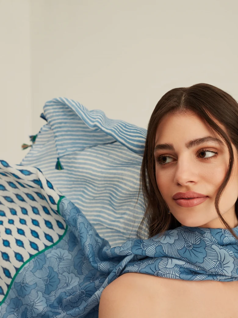 BLUE PATTERNED SCARF